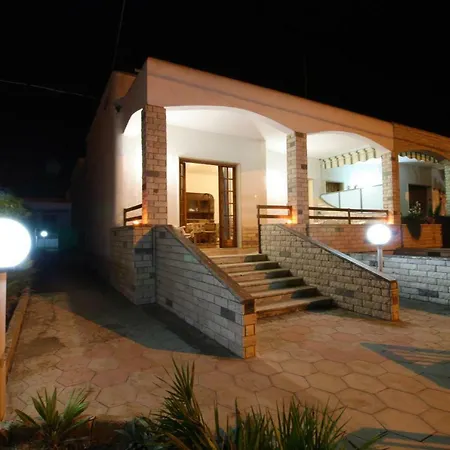 Holiday home Maison Belvedere *